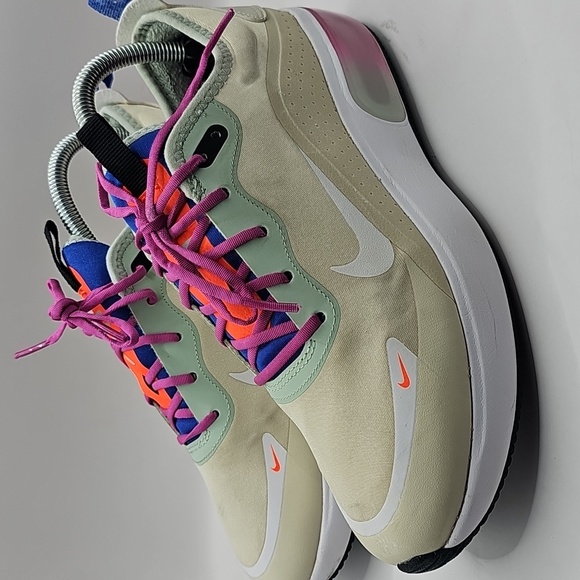 Nike Air Max Dia Fossil Hyper Crimson/ Pistachio Frost Size 8 Womens
